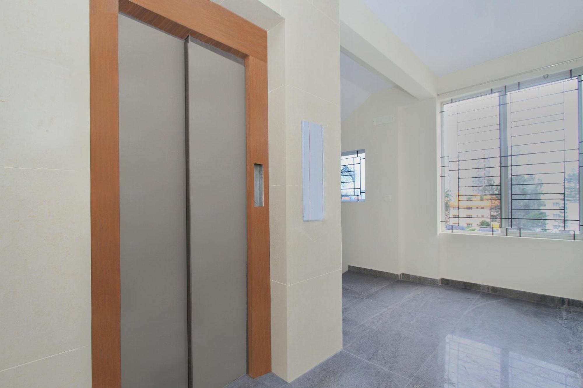 Hotel O Manu Residency Bangalore Esterno foto